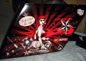 RIGHT AIRBRUSHED SADDLEBAG with graphic style art